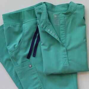 FIGS Surgical Green LIMITED color scrub SET XS Rafaela and M Kade Cargo